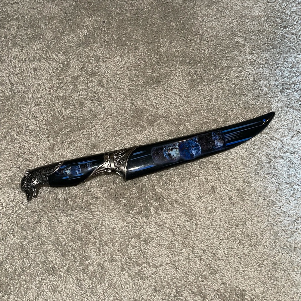 Wolf knife
